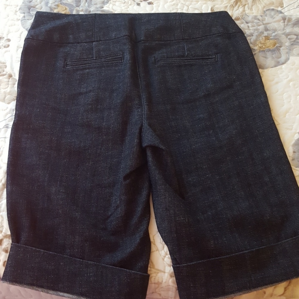 Bermuda shorts. - Picture 3 of 3